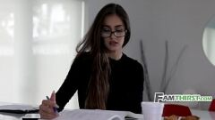 play Kurvige Latina-Stiefsee erfüllt verbotene Fantasie mit Tabu Family Sex