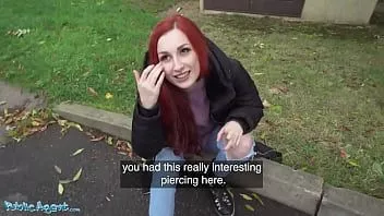 تشغيل وكيل العامة أحمر بريت يظهر قبالة لها مثقوب الثدي قبل الطابق السفلي اللعنة creampie