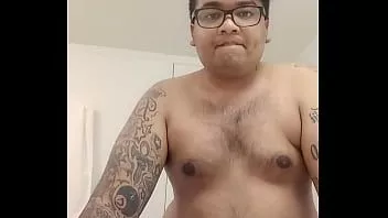 تشغيل Vaibhav brij lal يستمني ويقذف عارياً في الحمام في غرفة في منتجع وسبا ويندهام الواقع في جزيرة ديناراو في فيجي
