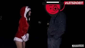 Oynat Bumsbus - (lullu gun) minyon alman esmer kız Noel'de ağzını ve amını sunuyor
