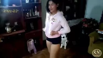 Oynat Kardeşler yoga yaparken oturma odalarında becerdin %100 gerçek video