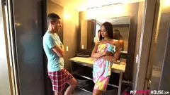 Redare Busty Milf Gia Vendetti nu poate rezista la o pula tare: muie, călărie, doggystyle