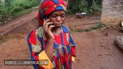 Riproduci Una bellezza bruna di colore incontra uno sconosciuto per una sessione hardcore selvaggia