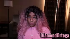 Odtwórz Przeżyj niesamowitą wymianę mocy z Brandi Sweets, CoCo Kisses, Diamond Ortega, Gemini Lovell i Jazzy Jamison w tym międzyrasowym arcydziele kobiecości.