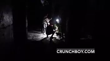 Abspielen Erstaunlicher Porno-Fick ohne Sattel in der Nacht in Halloween während der Nachtzeremonie Crunchboy
